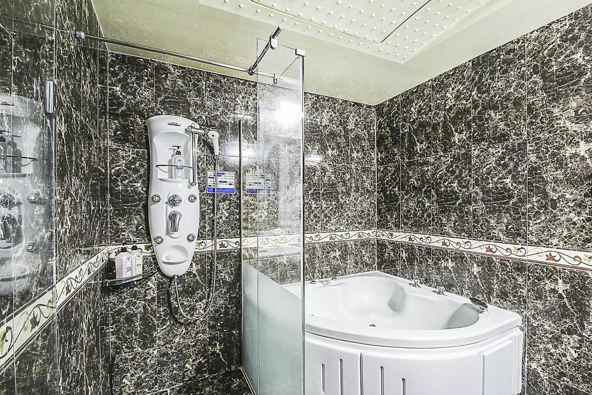 Haeundae Aone Hotel Busan Bagian luar foto