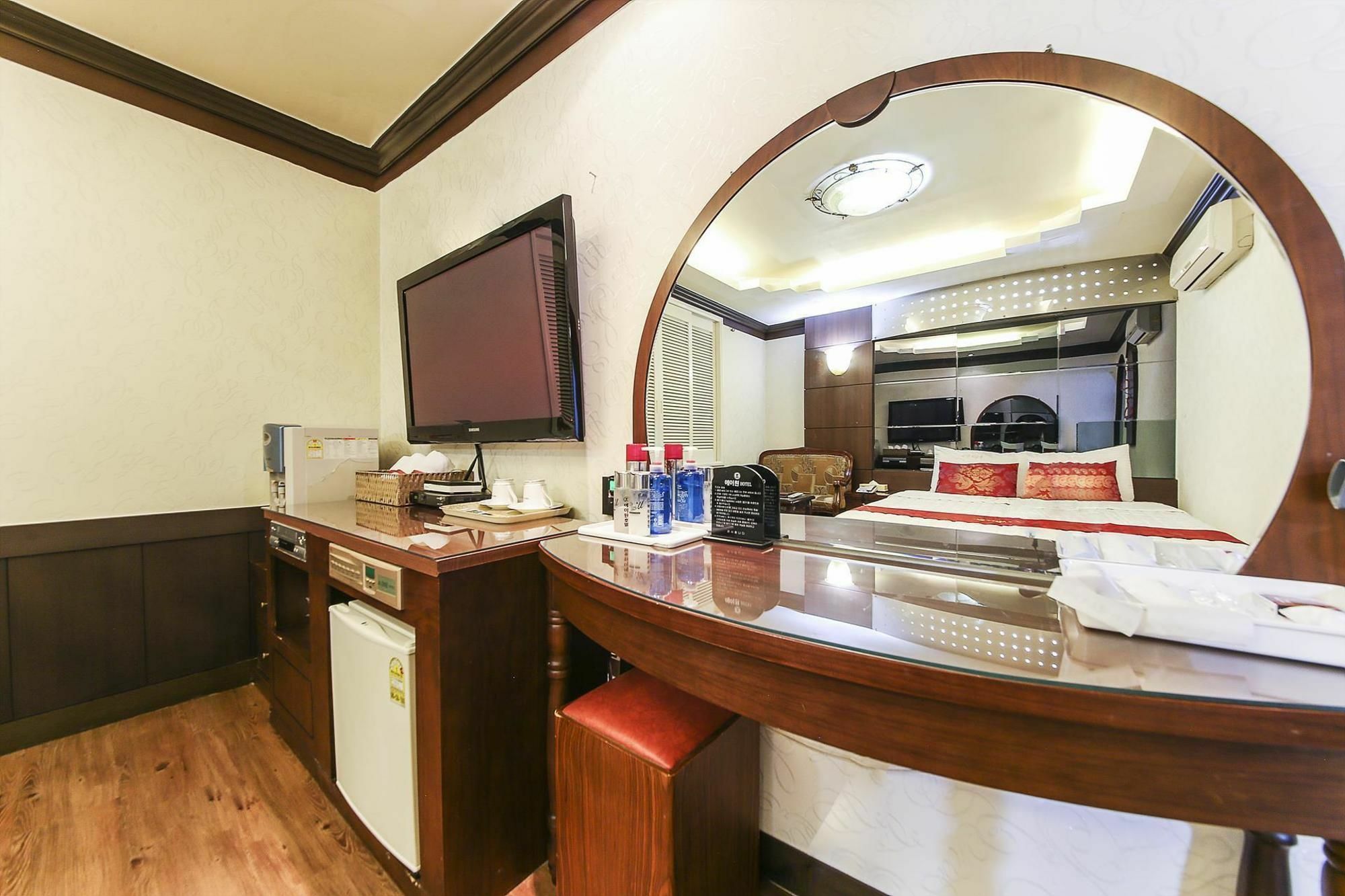 Haeundae Aone Hotel Busan Bagian luar foto
